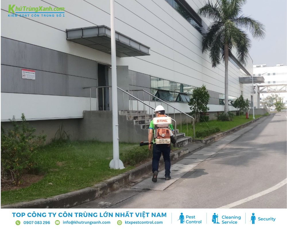 Diệt côn trùng KTX tiến hành diệt côn trùng quanh xung vực nhà xưởng tại Thủ Đức
