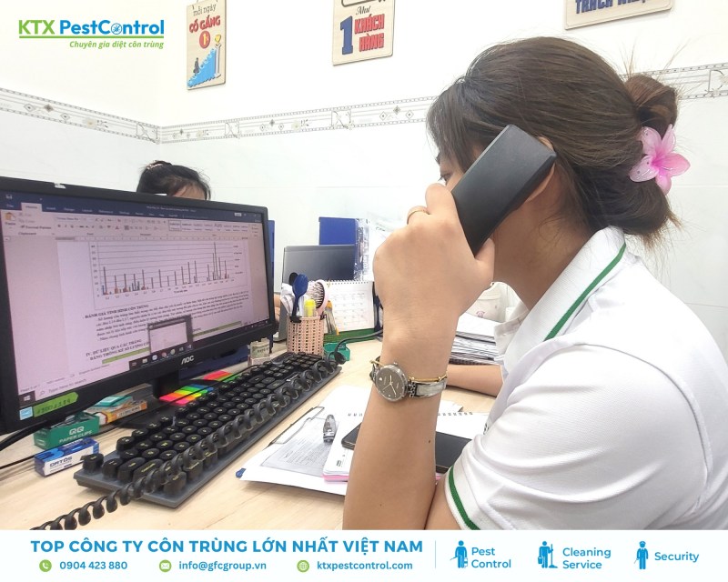 Đội ngũ tư vấn viên tiếp nhận thông tin từ khách hàng